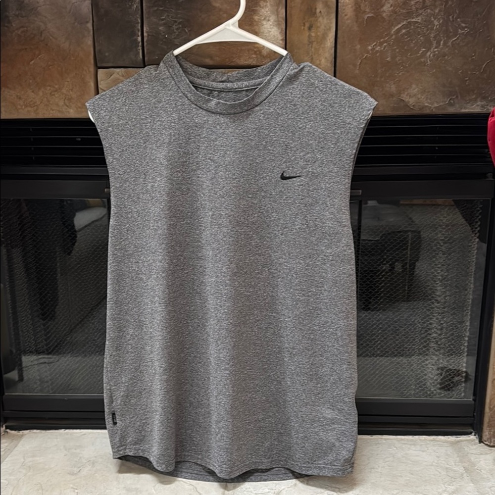 NIKE Boys Gray Sleeveless Shirt - Size 18-20